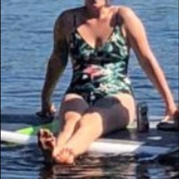 Ripcurl tropical one piece swimsuit - Picture 4 of 6